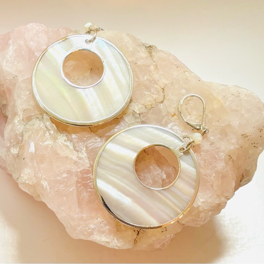 Mother of Pearl Dangle Circle Earrings